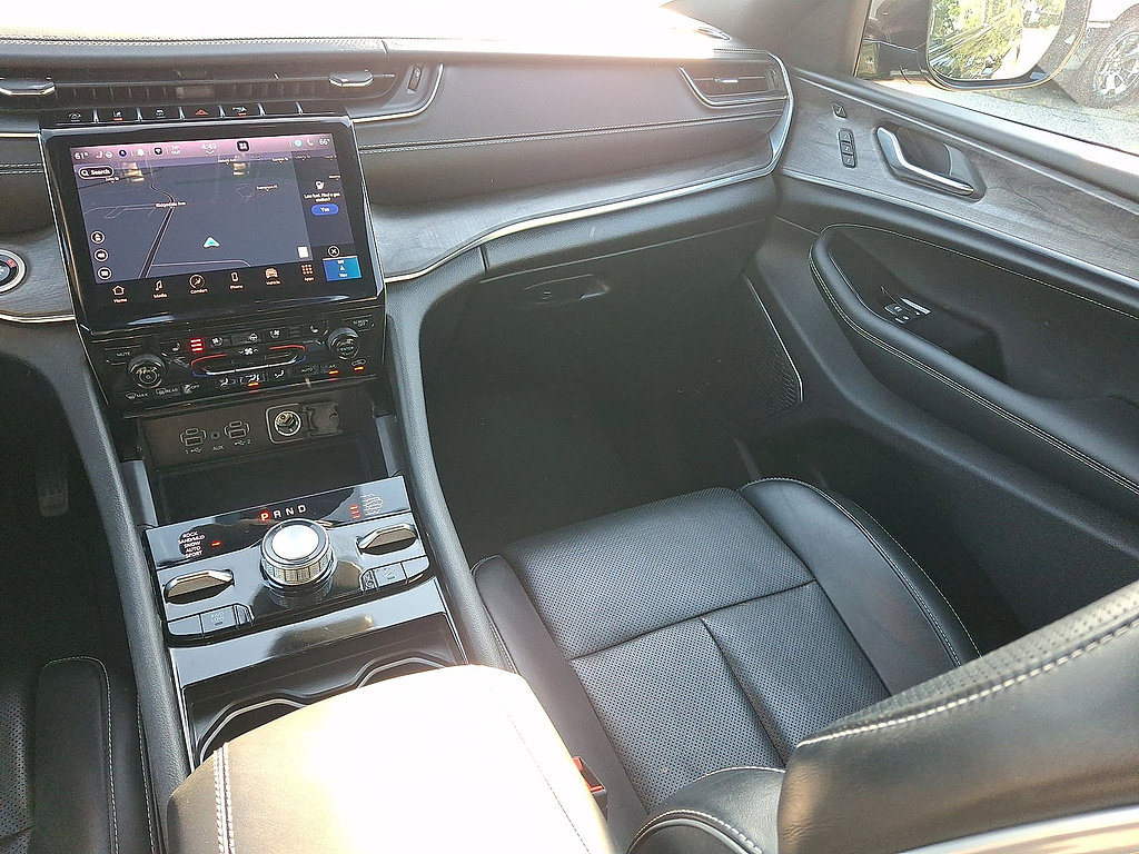 Certified 2025 Jeep Grand Cherokee L Overland w/ Advanced Protech Group III AWD/4WD image 11