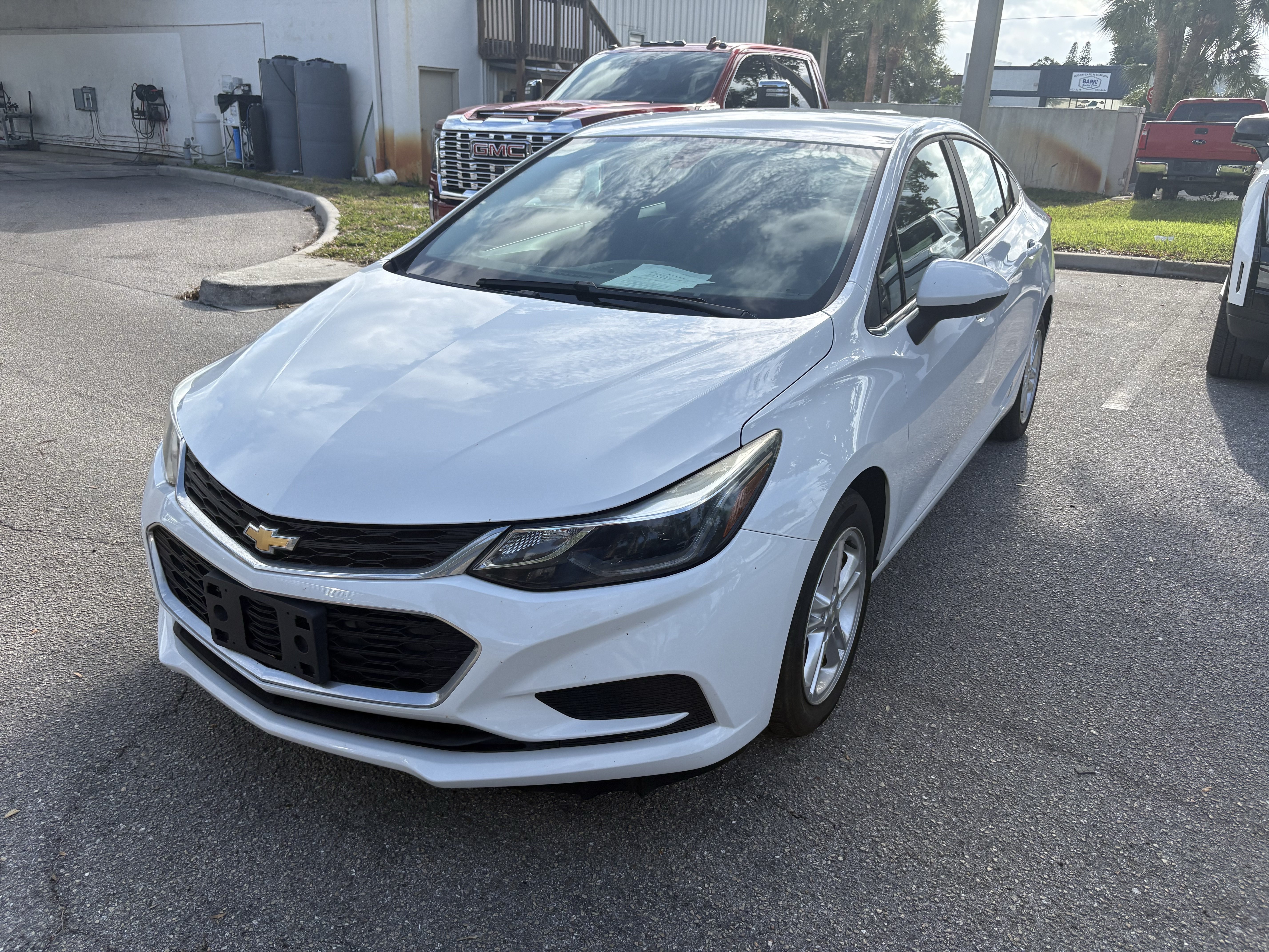Used 2017 Chevrolet Cruze LT FWD image 3