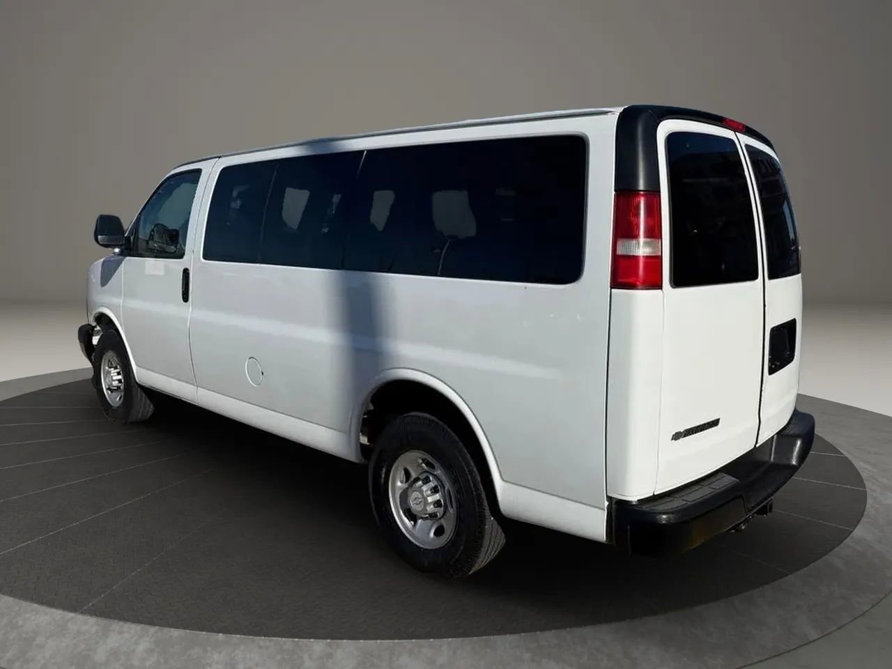Used 2017 Chevrolet Express 2500 LS RWD image 7