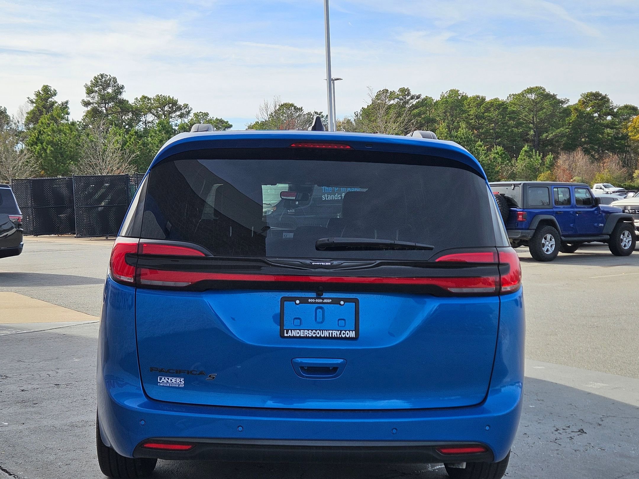 New 2026 Chrysler Pacifica Select image 6
