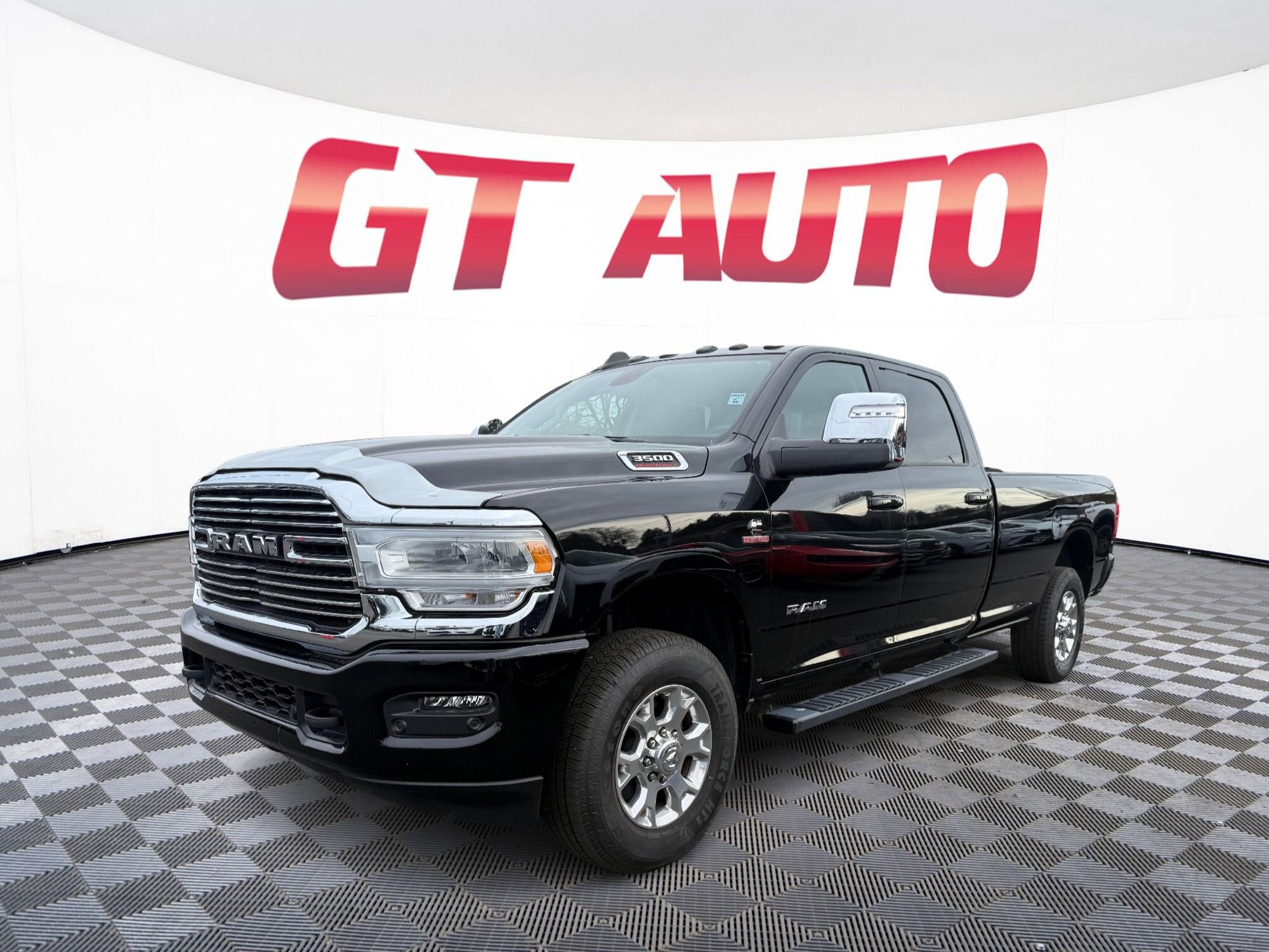 Used 2024 RAM 3500 Laramie AWD/4WD image 3
