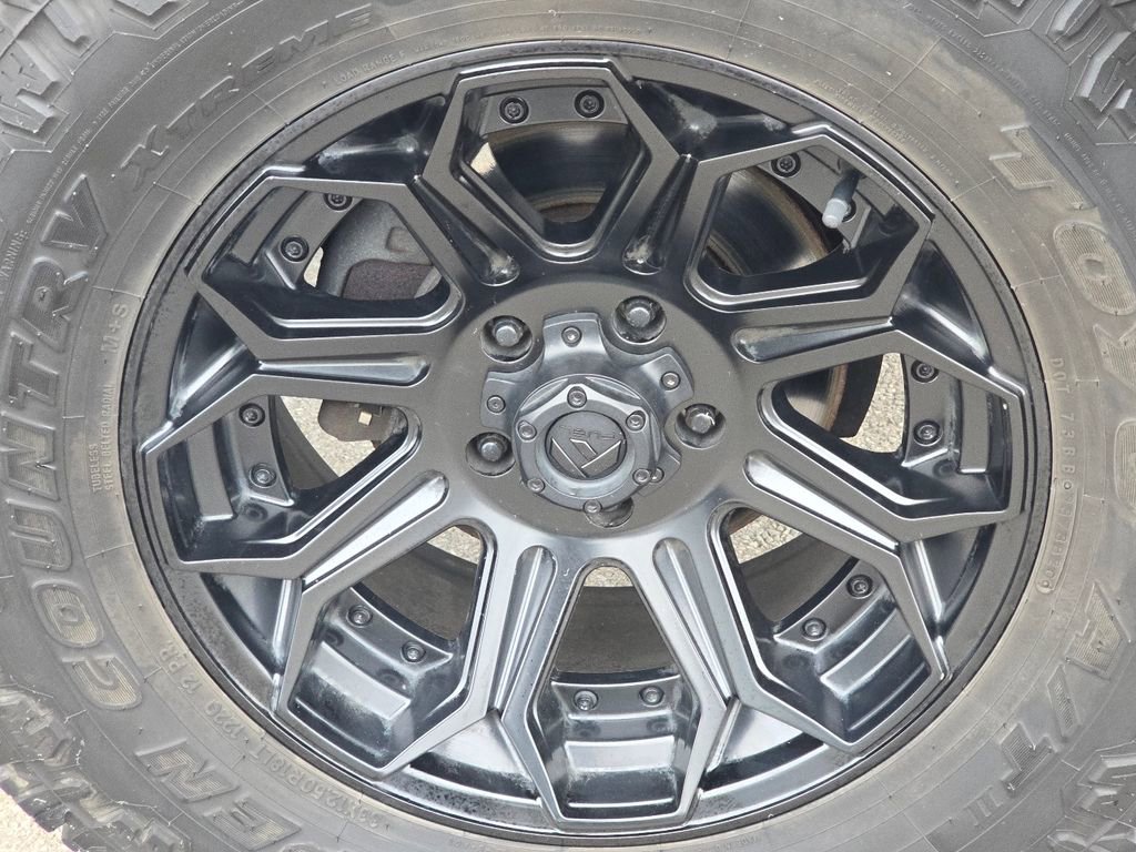 Used 2017 Jeep Wrangler Unlimited Sahara w/ Connectivity Group image 6