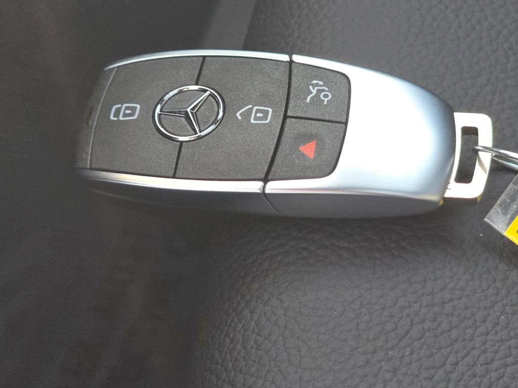 New 2026 Mercedes-Benz GLB 250 4MATIC image 36