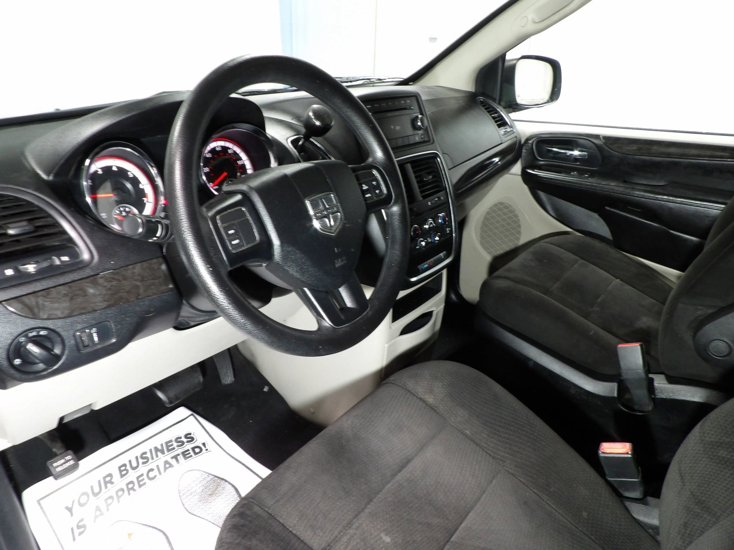 Used 2013 Dodge Grand Caravan SXT image 11