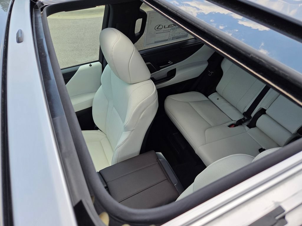 New 2026 Lexus LX 700h Luxury AWD/4WD image 9