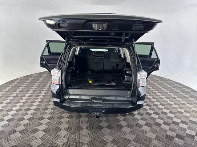 Used 2019 Toyota 4Runner SR5 AWD/4WD image 15