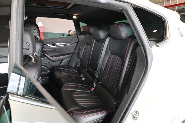 Used 2019 Maserati Levante GranLusso AWD/4WD image 25