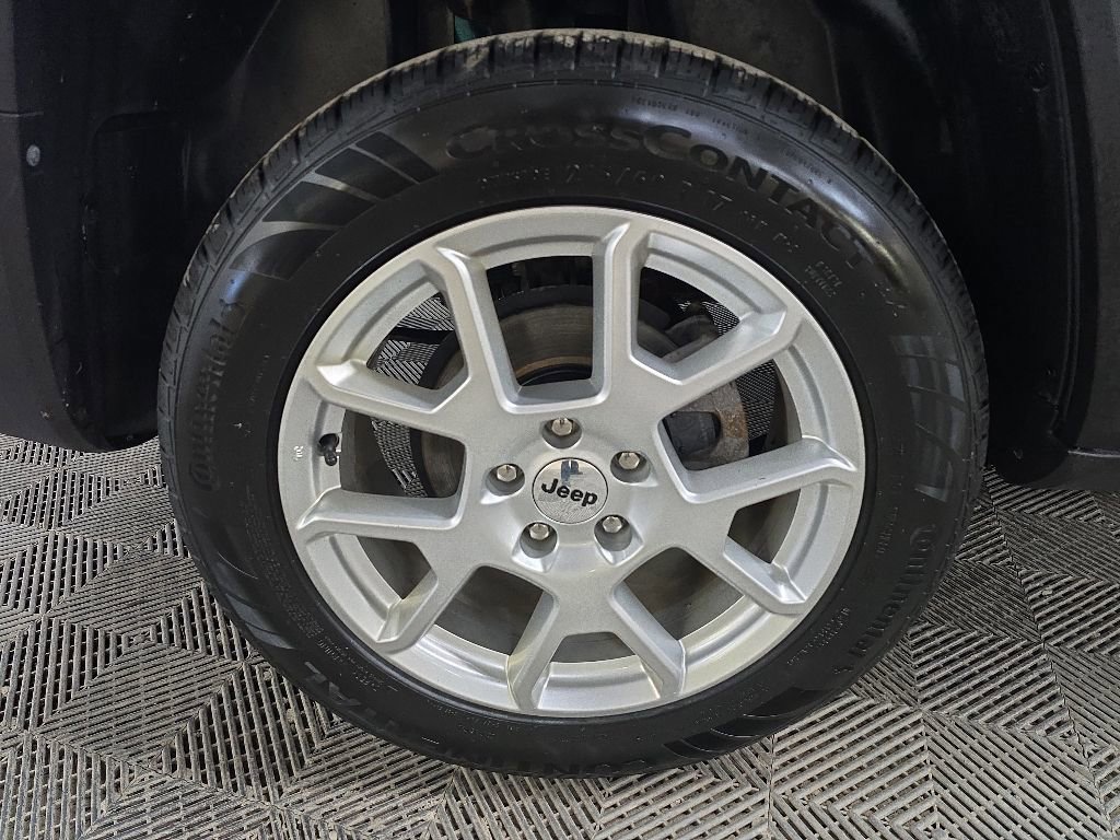 Used 2022 Jeep Renegade Latitude AWD/4WD image 13