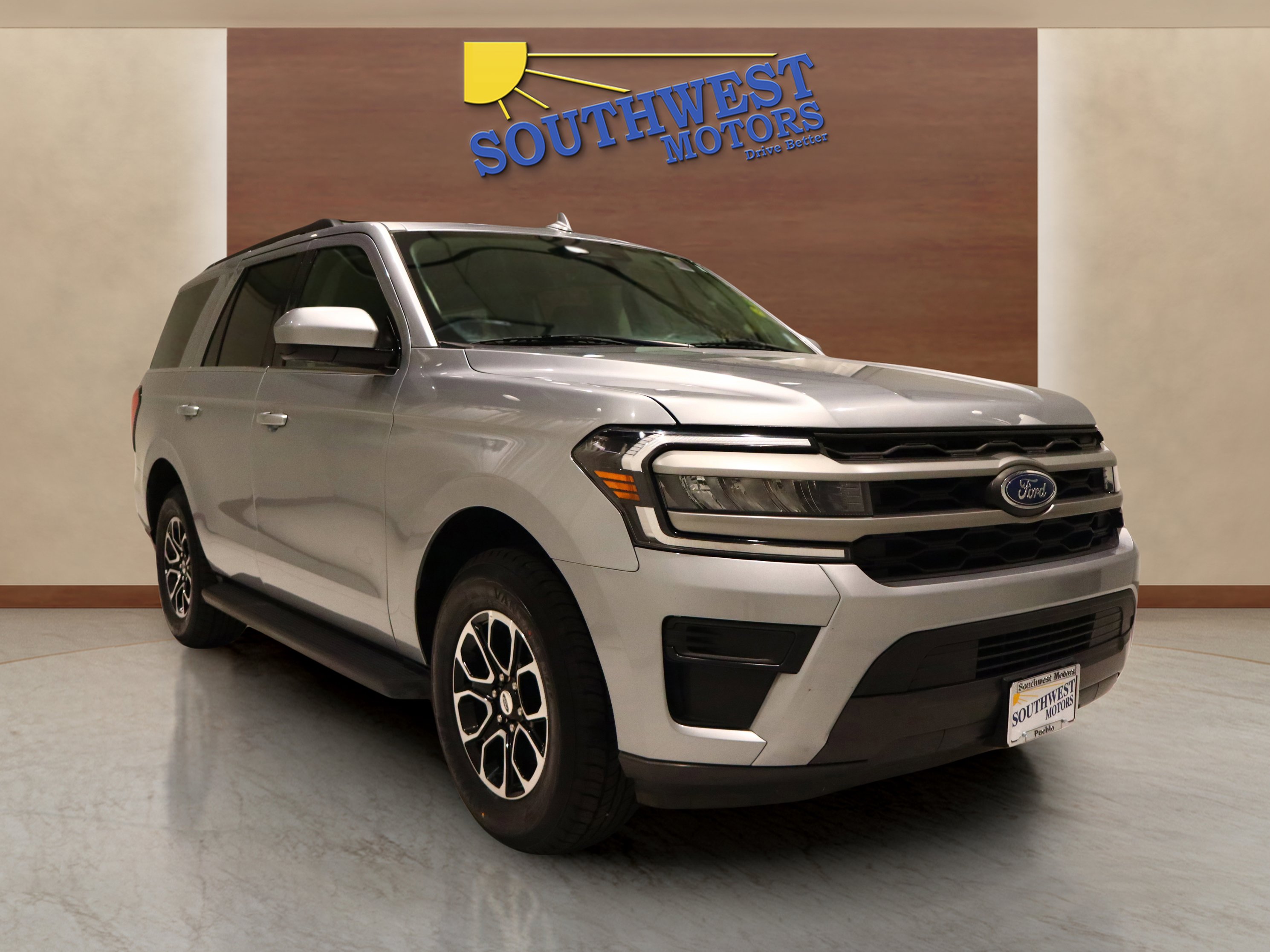 Used 2024 Ford Expedition XLT image 5