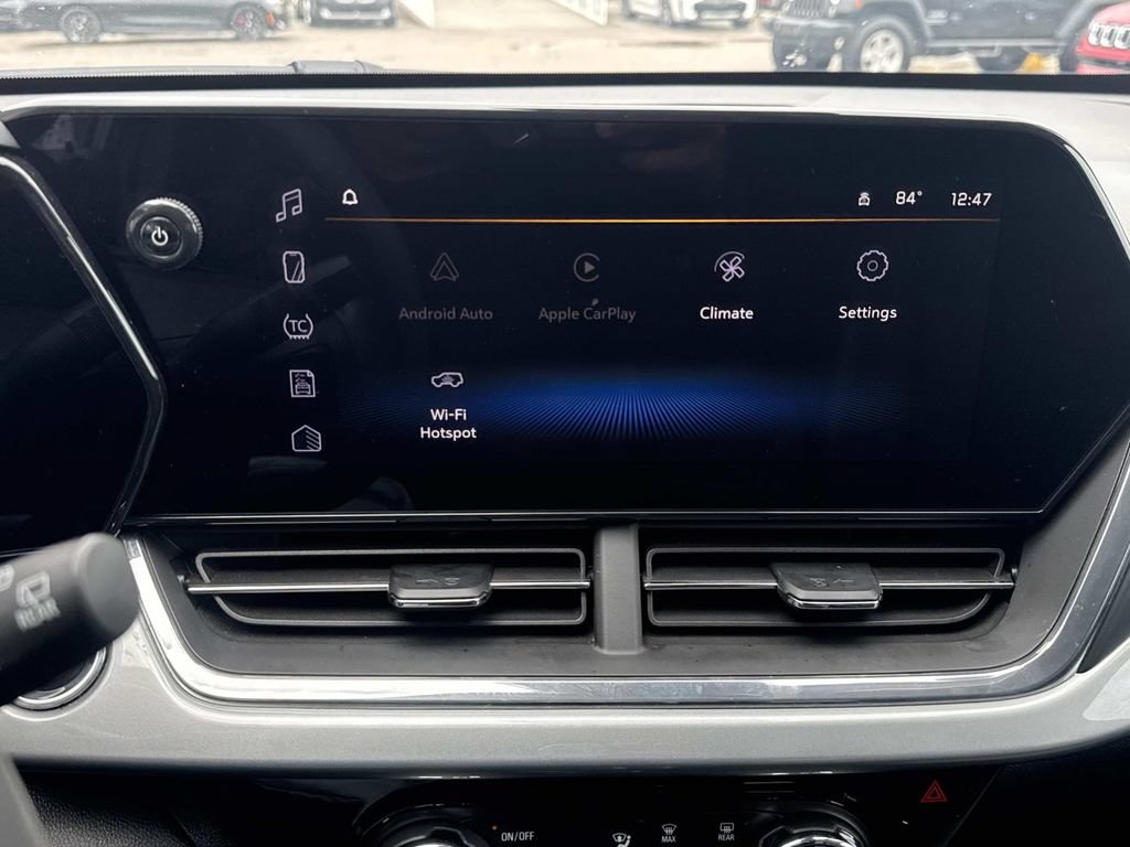 Used 2025 Chevrolet Trax LT FWD image 25
