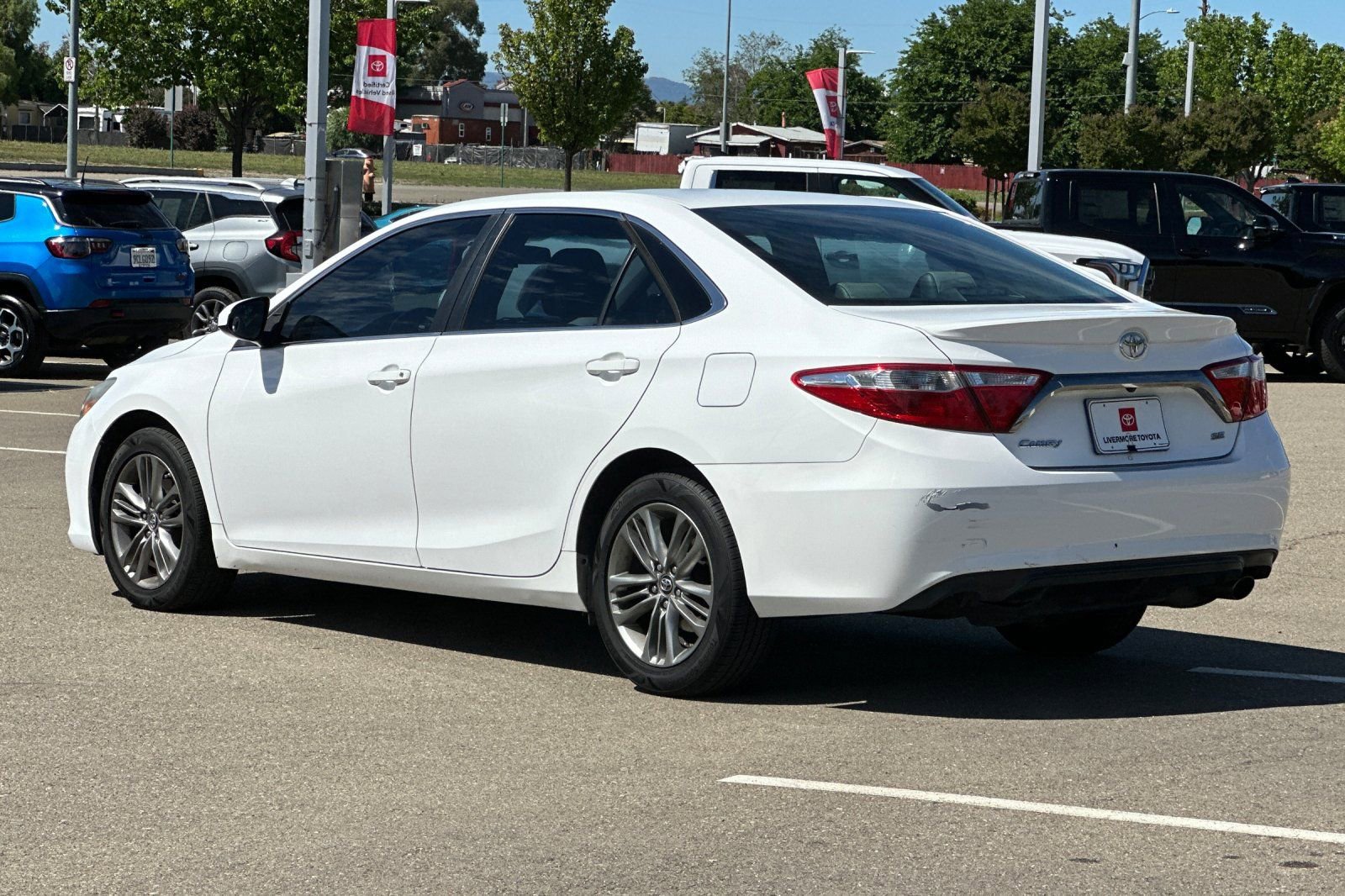 Used 2016 Toyota Camry SE image 6