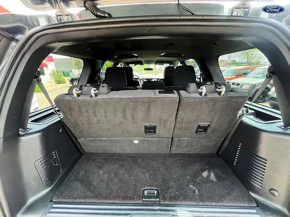 Used 2017 Ford Expedition XLT AWD/4WD image 17