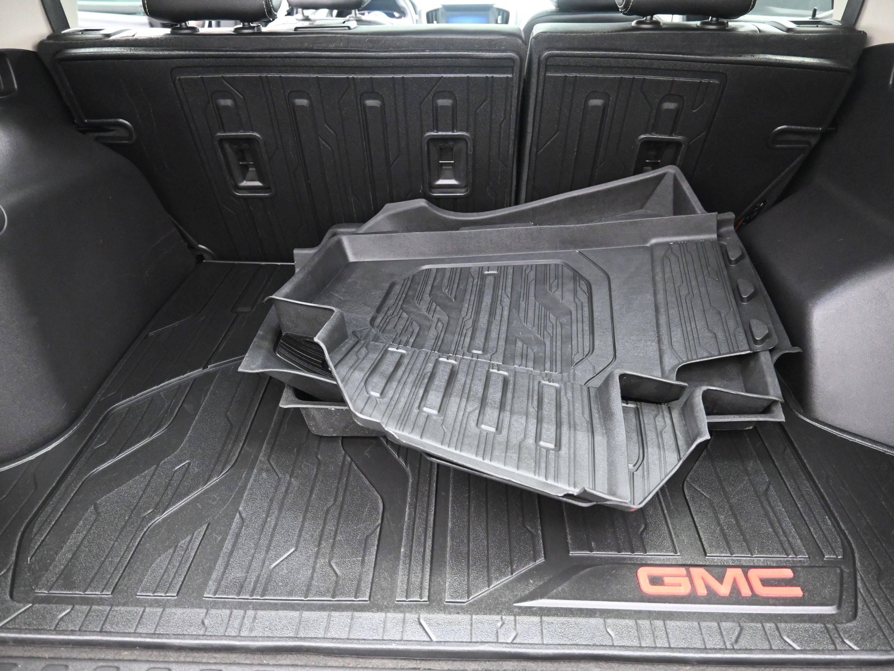 Used 2023 GMC Terrain Denali w/ Black Diamond Edition image 33