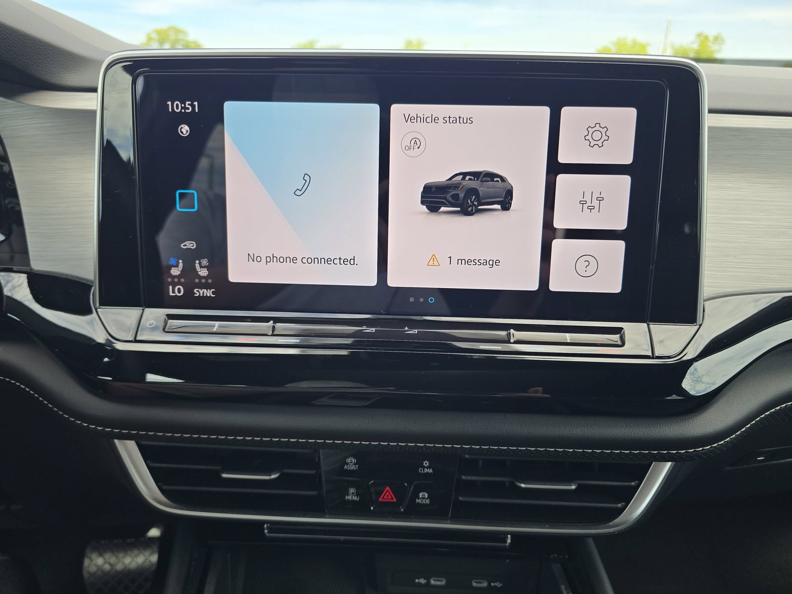 Used 2024 Volkswagen Atlas Cross Sport SE w/ Panoramic Sunroof Package FWD image 18