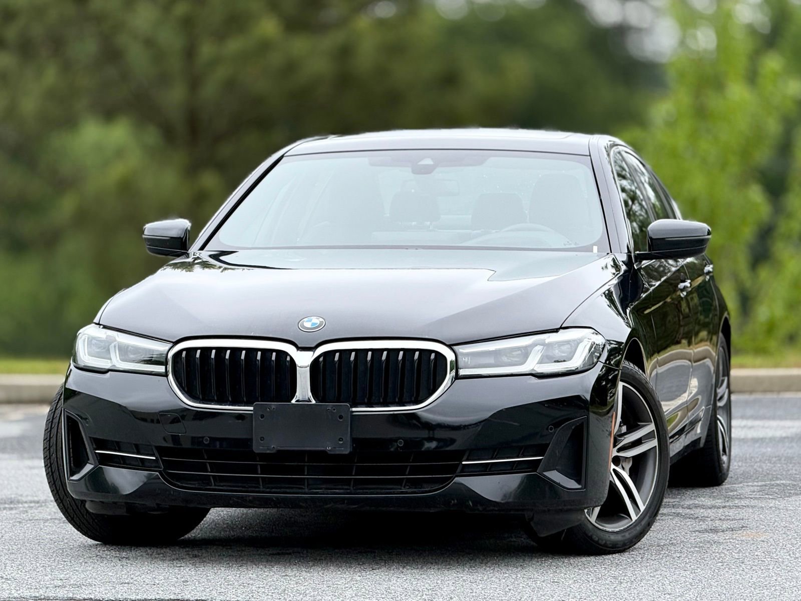 Used 2022 BMW 530i w/ M Sport Package RWD image 2