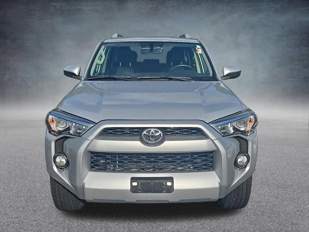 Used 2018 Toyota 4Runner SR5 AWD/4WD image 3