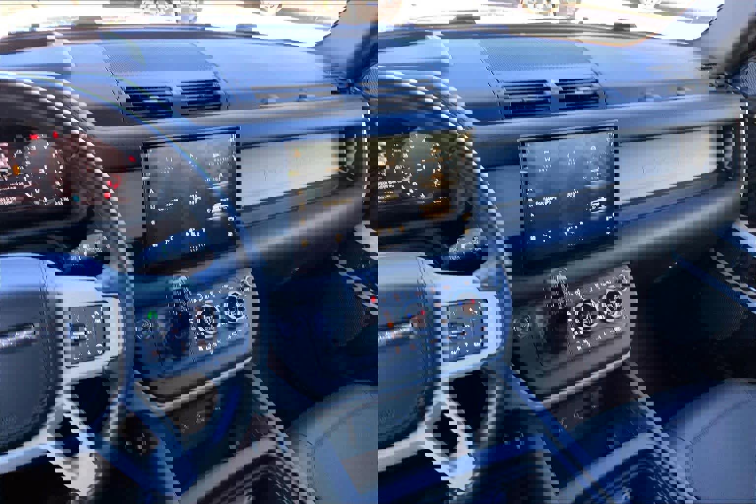 Used 2024 Land Rover Defender 110 SE image 6