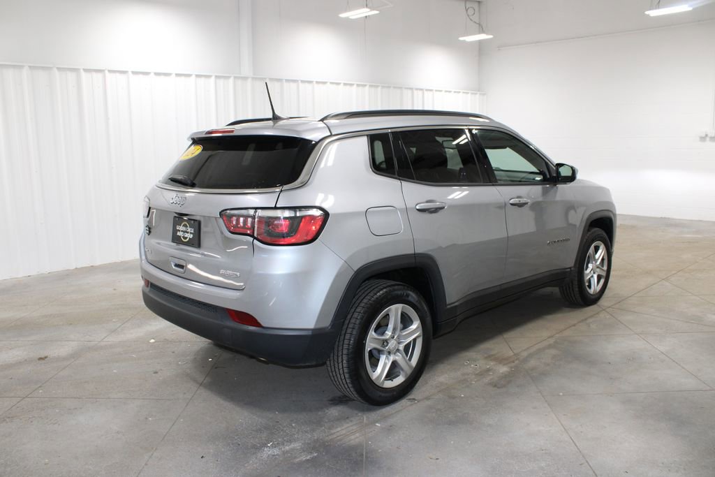 Used 2024 Jeep Compass Latitude AWD/4WD image 9