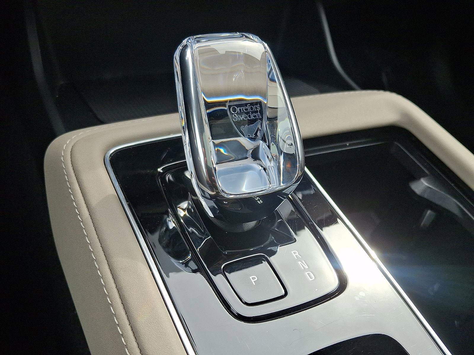 Certified 2025 Volvo XC90 B6 Plus image 17