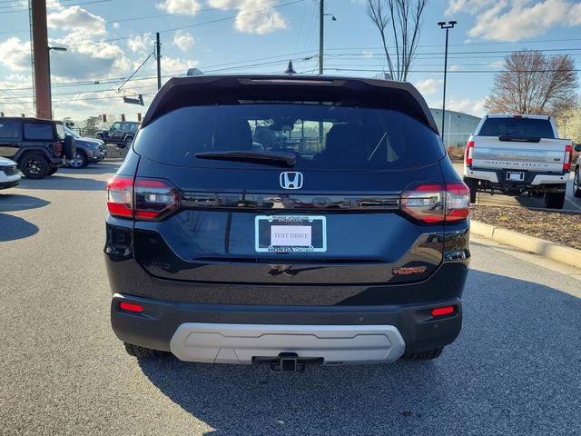 Certified 2025 Honda Pilot TrailSport image 5
