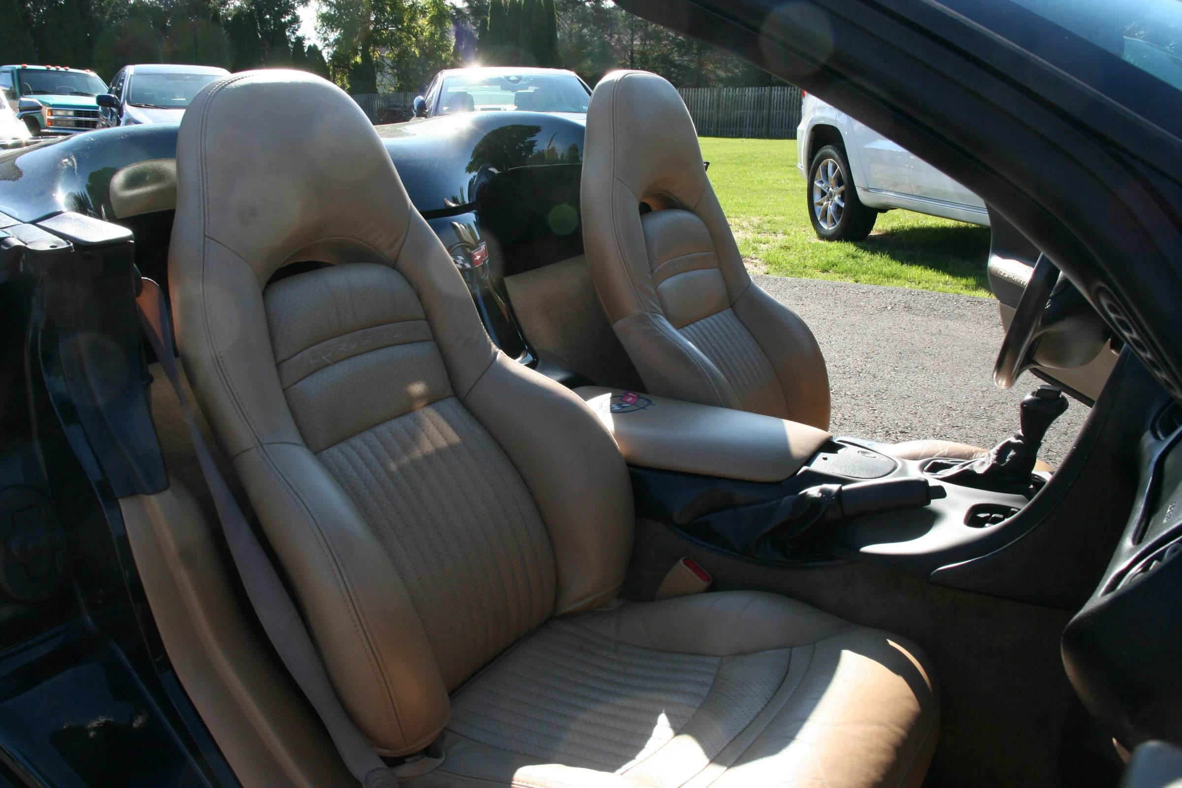 Used 2001 Chevrolet Corvette Convertible w/ Preferred Equipment Group2 image 38