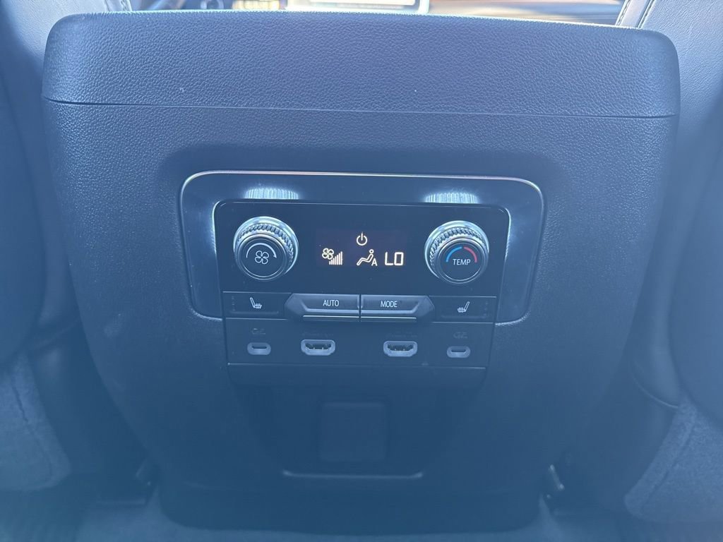 Used 2024 GMC Yukon Denali Ultimate image 14