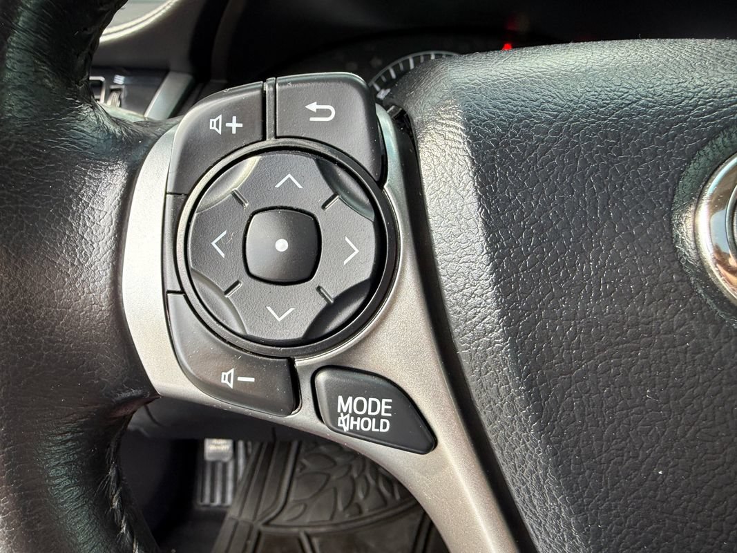 Used 2013 Toyota Camry SE w/ Leather Pkg FWD image 30