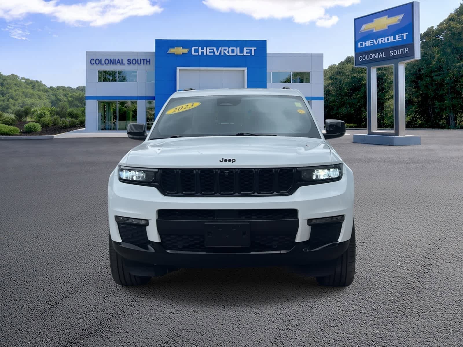 Used 2023 Jeep Grand Cherokee L Limited w/ Luxury Tech Group II image 10
