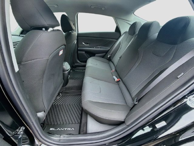 New 2026 Hyundai Elantra SE FWD image 23