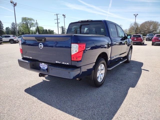 Used 2017 Nissan Titan SV image 7