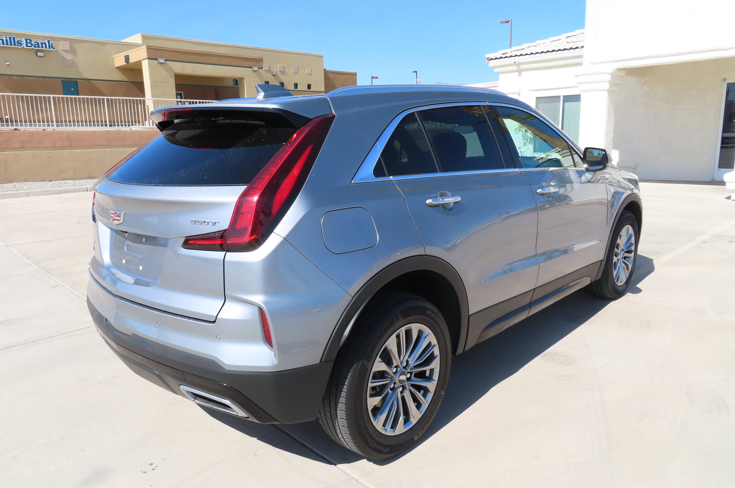 Used 2024 Cadillac XT4 Premium Luxury image 8