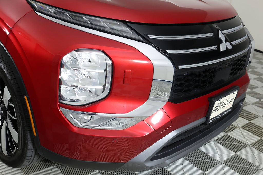 Used 2025 Mitsubishi Outlander SE image 41