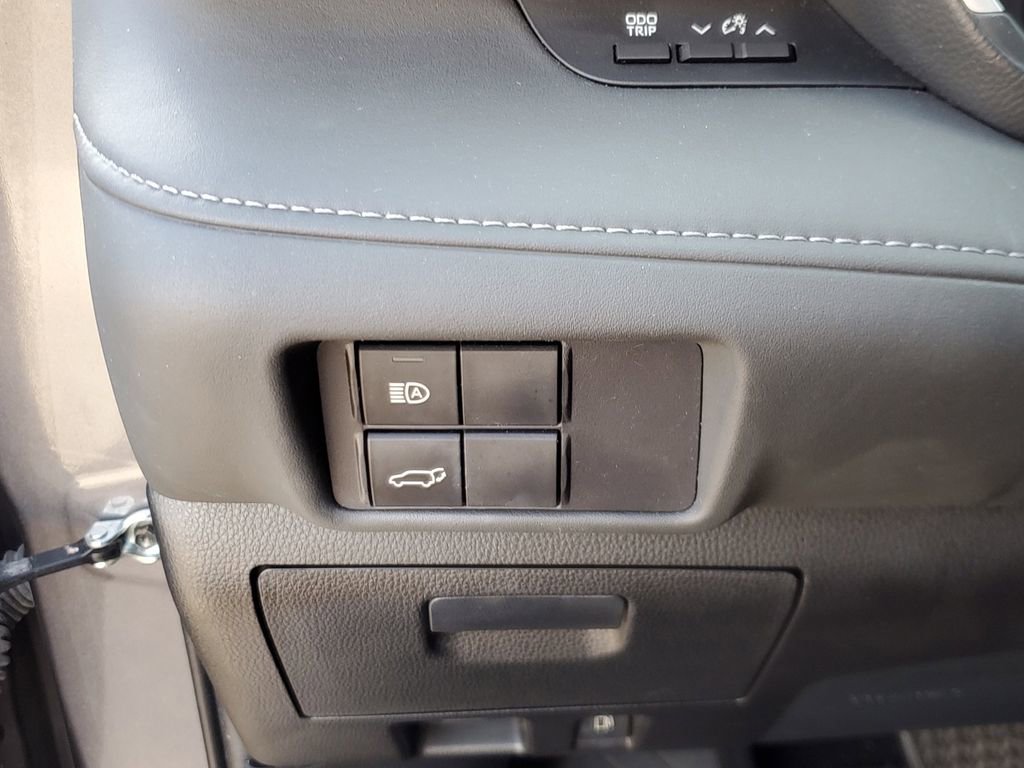 Used 2022 Toyota Highlander XLE image 23
