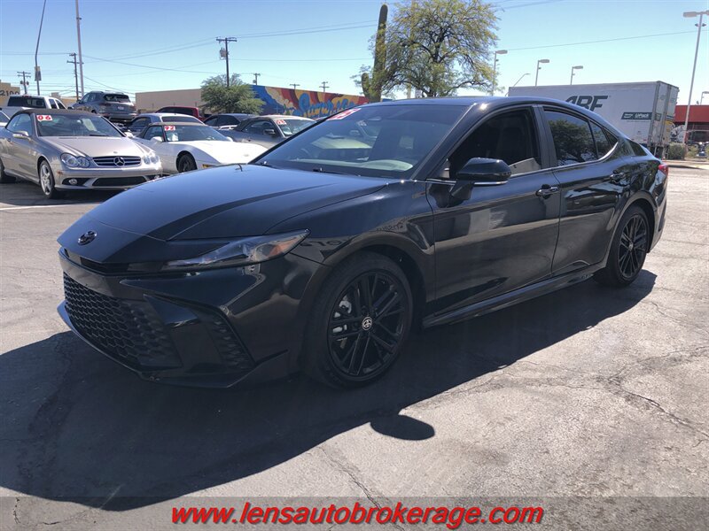 Used 2025 Toyota Camry SE w/ Convenience Package FWD image 4