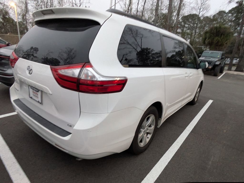 Used 2016 Toyota Sienna LE image 7