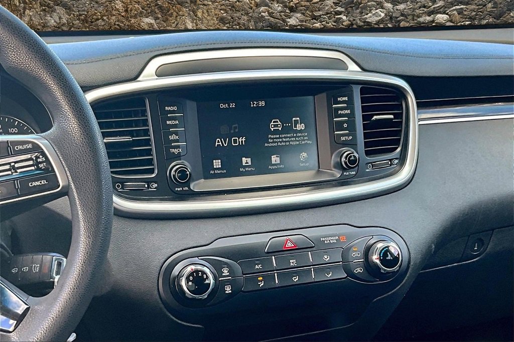 Used 2019 Kia Sorento LX image 6