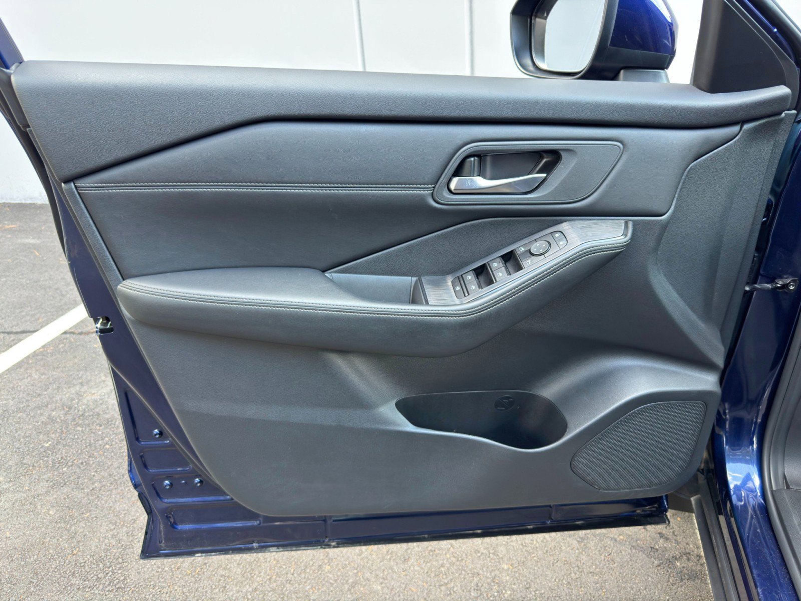 Used 2024 Nissan Rogue SV w/ SV Premium Package image 36