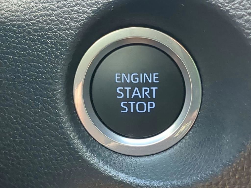 Used 2022 Toyota Corolla Cross XLE FWD image 22