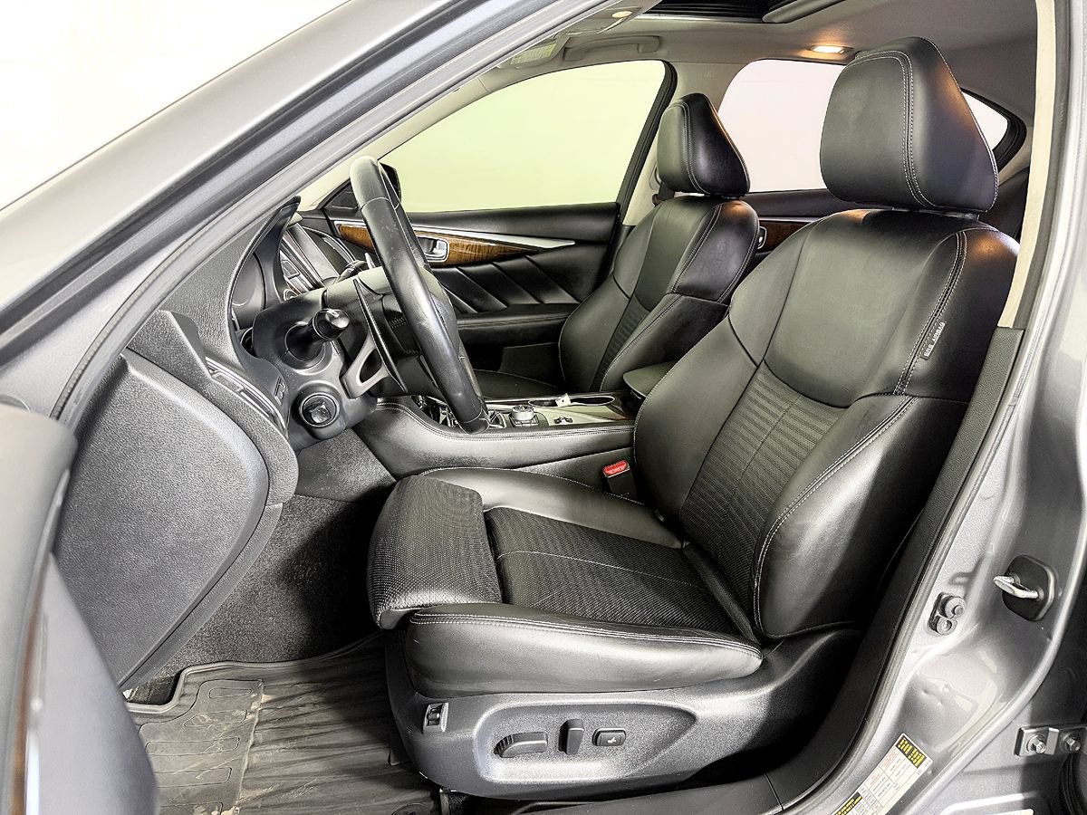 Used 2015 INFINITI Q50 w/ Deluxe Touring Package RWD image 33