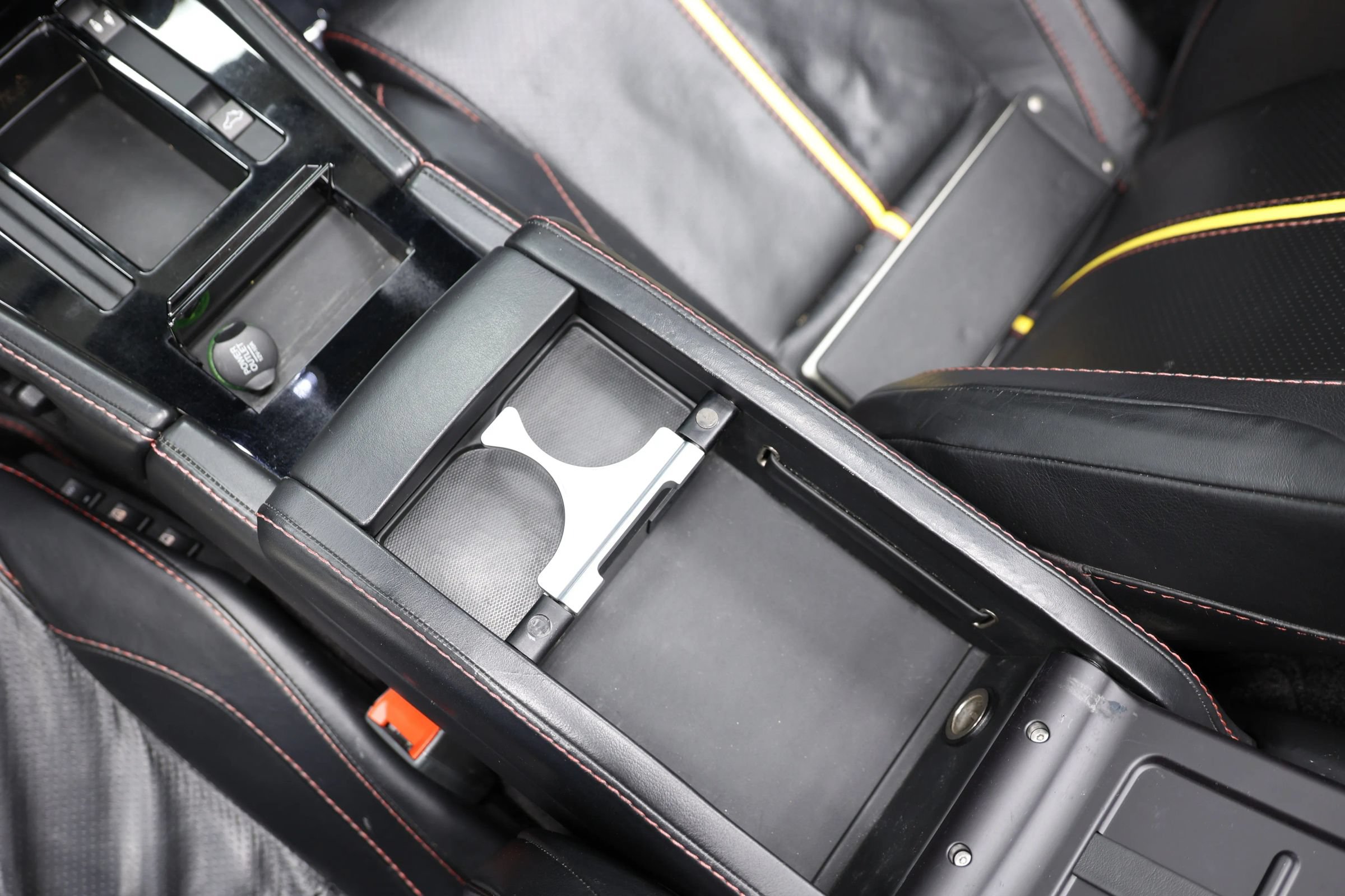 Used 2016 Aston Martin V8 Vantage GT RWD image 39