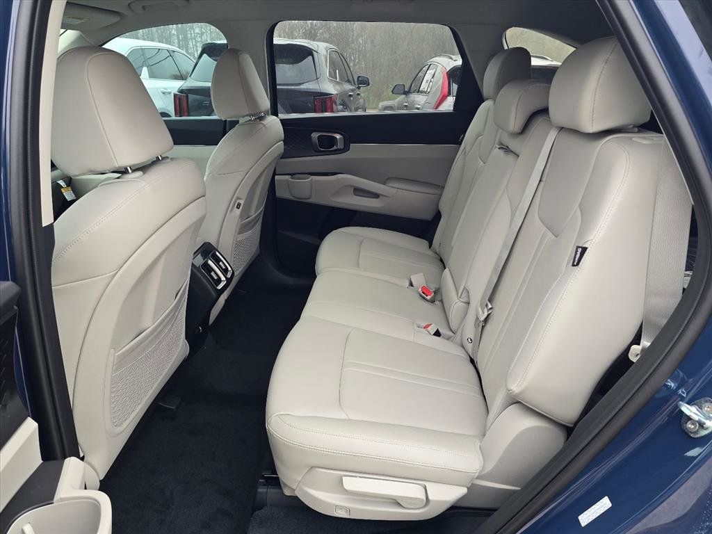 New 2026 Kia Sorento S image 4