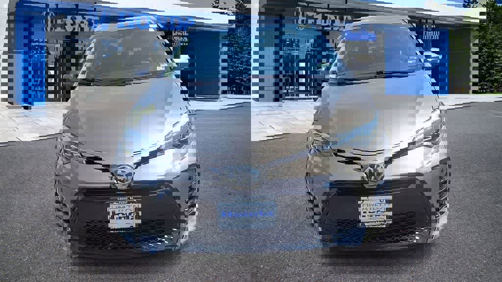 Used 2017 Toyota Corolla SE w/ SE Premium Package FWD image 3