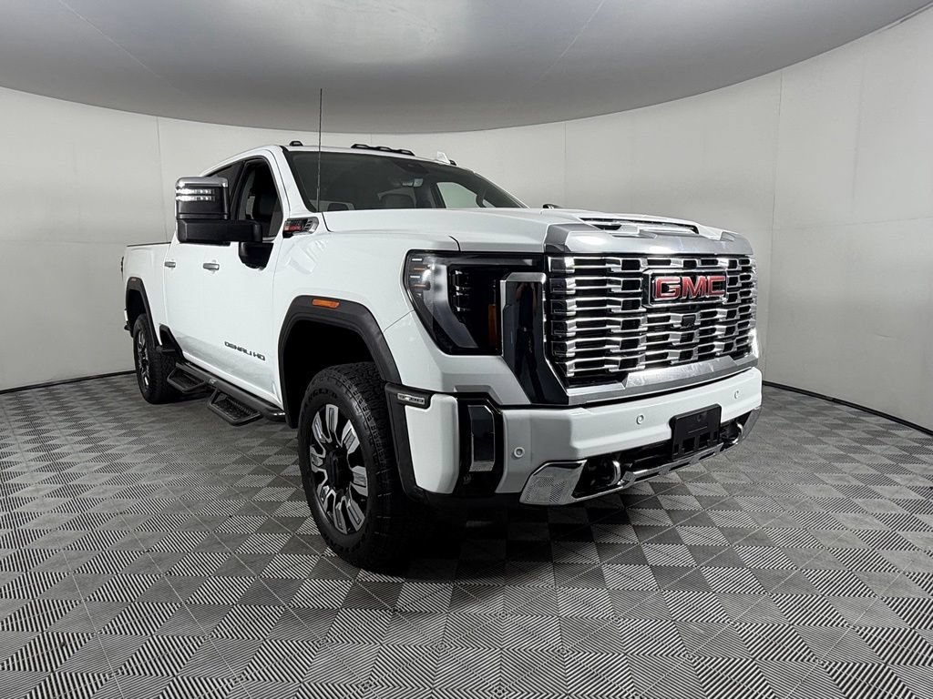 Used 2025 GMC Sierra 3500 Denali w/ Technology Package AWD/4WD image 4