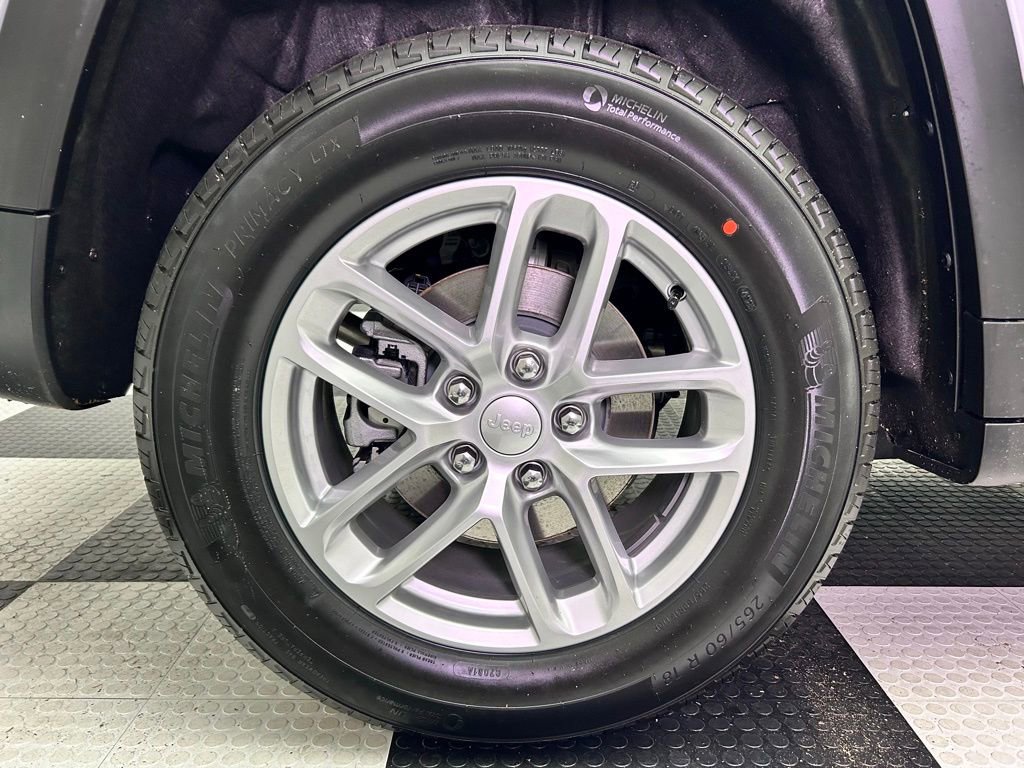 New 2025 Jeep Grand Cherokee Laredo X w/ Trailer Tow Package image 9