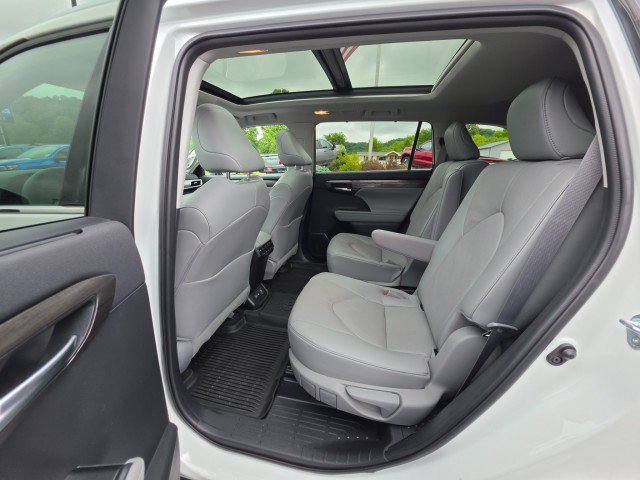 Used 2023 Toyota Highlander Platinum AWD/4WD image 23
