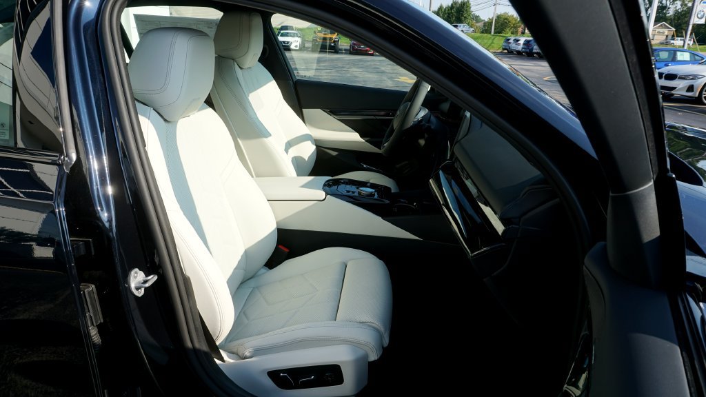 New 2027 BMW 530i xDrive w/ M Sport Package AWD/4WD image 12