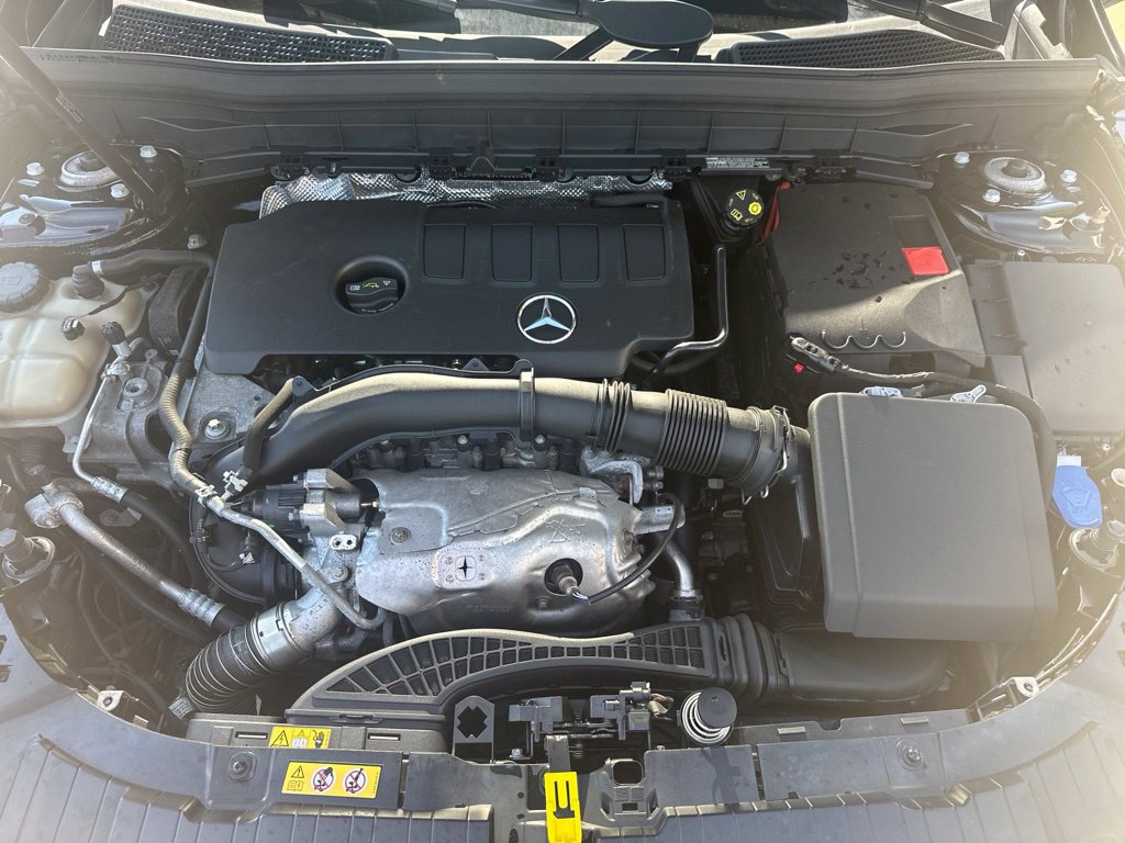 Used 2020 Mercedes-Benz GLB 250 4MATIC w/ Premium Package image 27