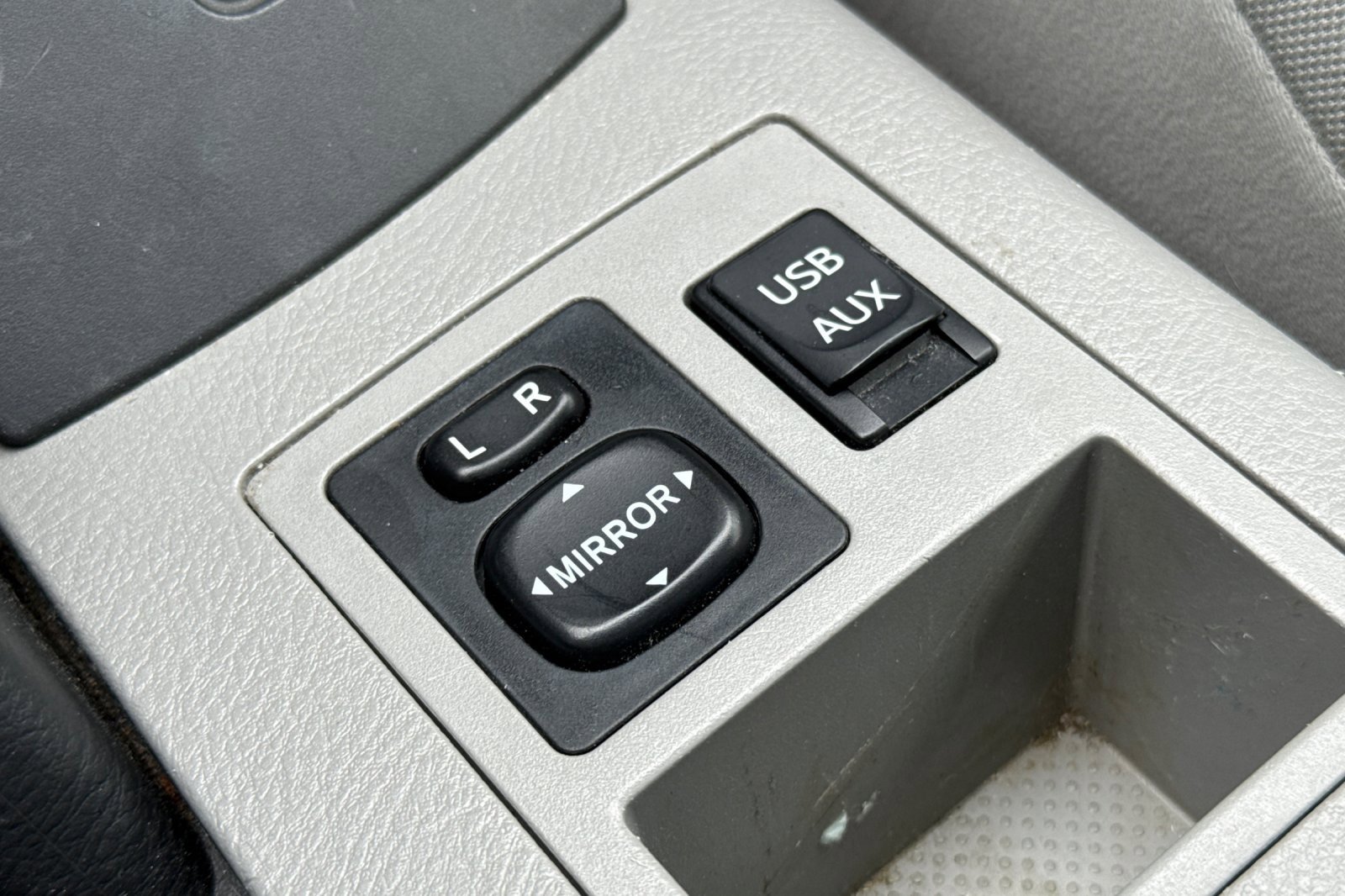 Used 2012 Toyota RAV4 4WD image 30