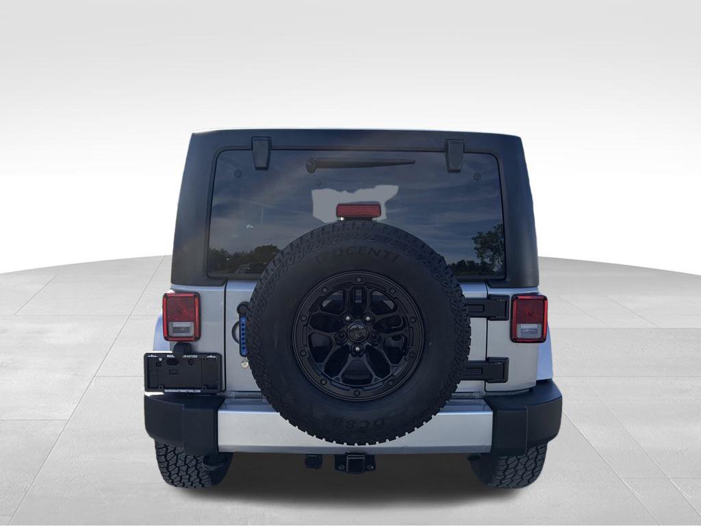 Used 2014 Jeep Wrangler Unlimited Sahara w/ Connectivity Group AWD/4WD image 16