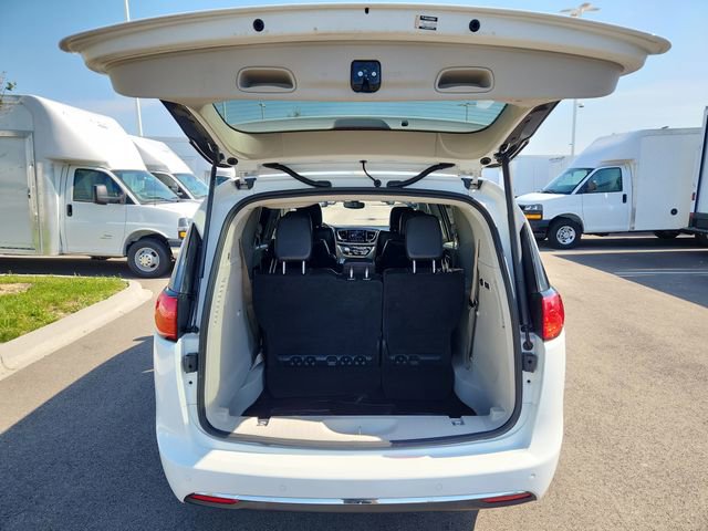 Used 2020 Chrysler Pacifica Limited image 33